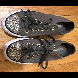 MOVING SALE 🎉 Converse Sneakers